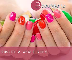 Ongles à Angle View